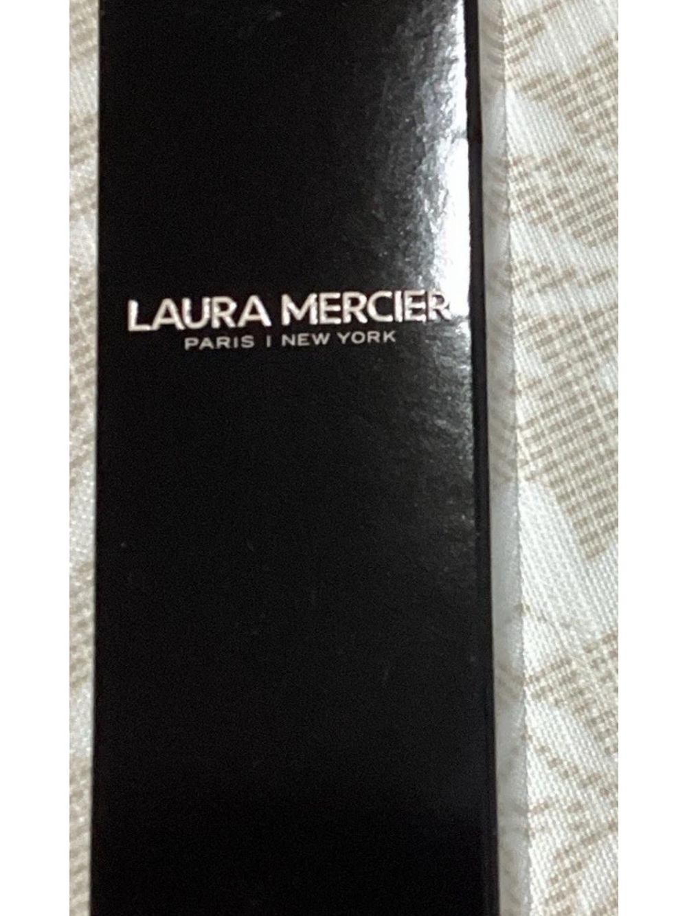 laura mercier Black Hydrating Body Oil Packaging